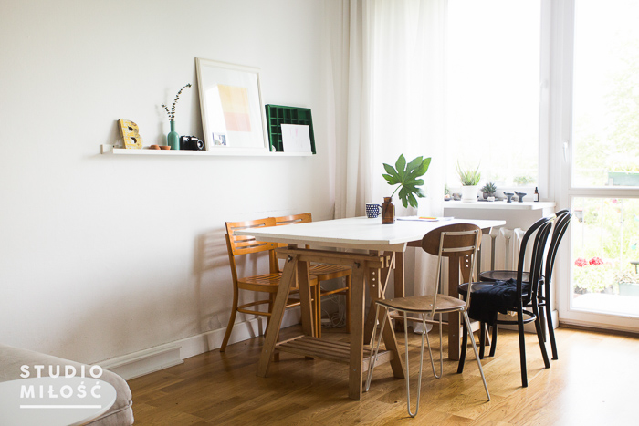 jak fotografować wnętrza - salon w świetle dziennym