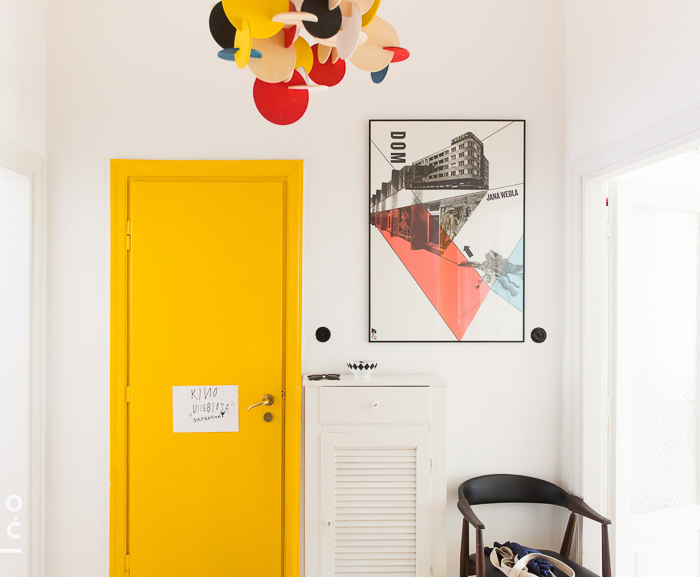 jak fotografować wnętrza - kolorowy przedpokój