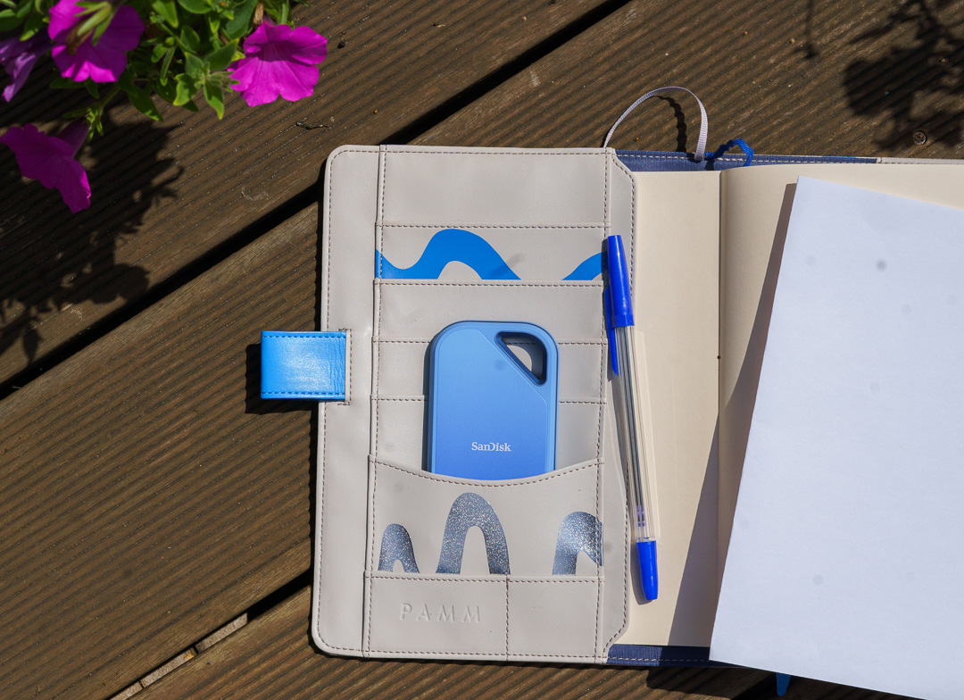 sandisk blue DSC01322 SanDisk Creator Pro Portable 1Tb